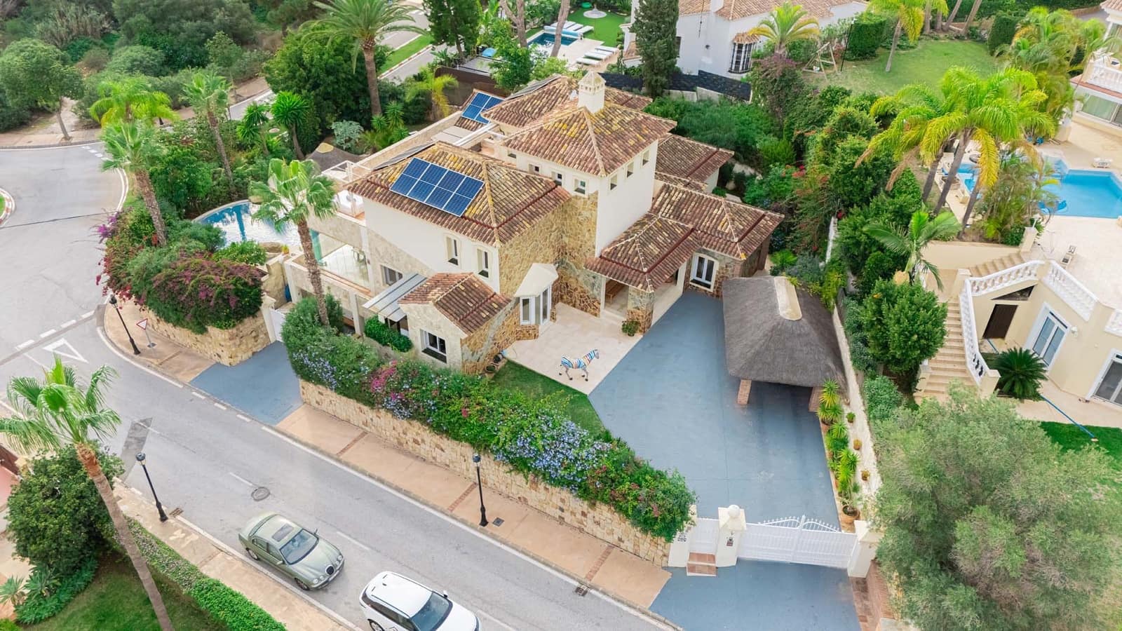 5 bedroom Villa for sale in Elviria with pool garage - € 1,990,000 (Ref: 8644844)