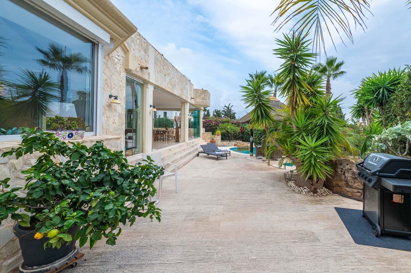 5 bedroom Villa for sale in Elviria with pool garage - € 1,990,000 (Ref: 8644844)