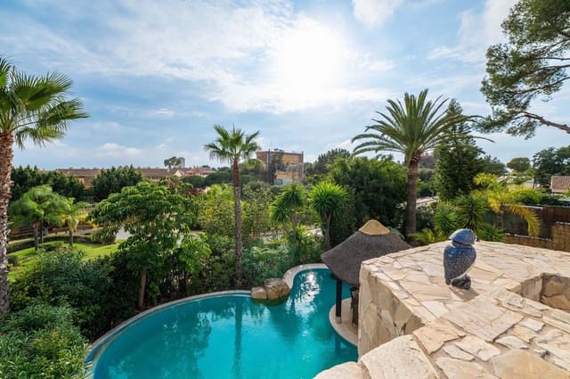 5 bedroom Villa for sale in Elviria, Marbella with pool garage - € 1,990,000 (Ref: 8644844)