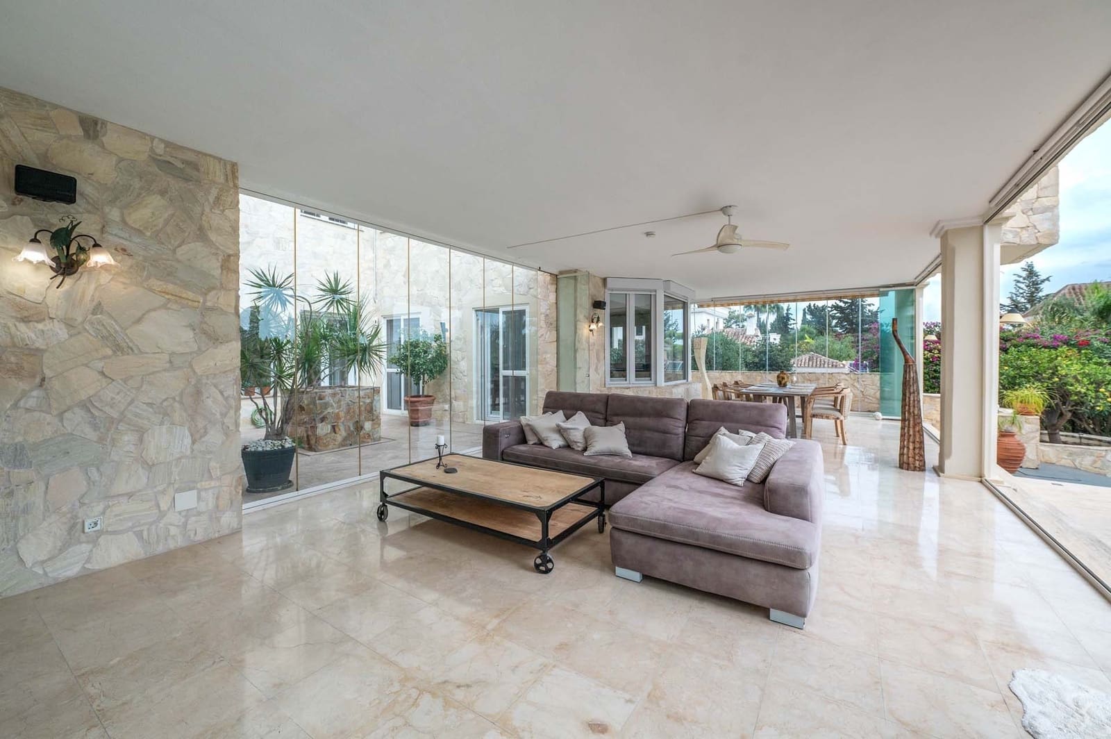 5 bedroom Villa for sale in Elviria with pool garage - € 1,990,000 (Ref: 8644844)