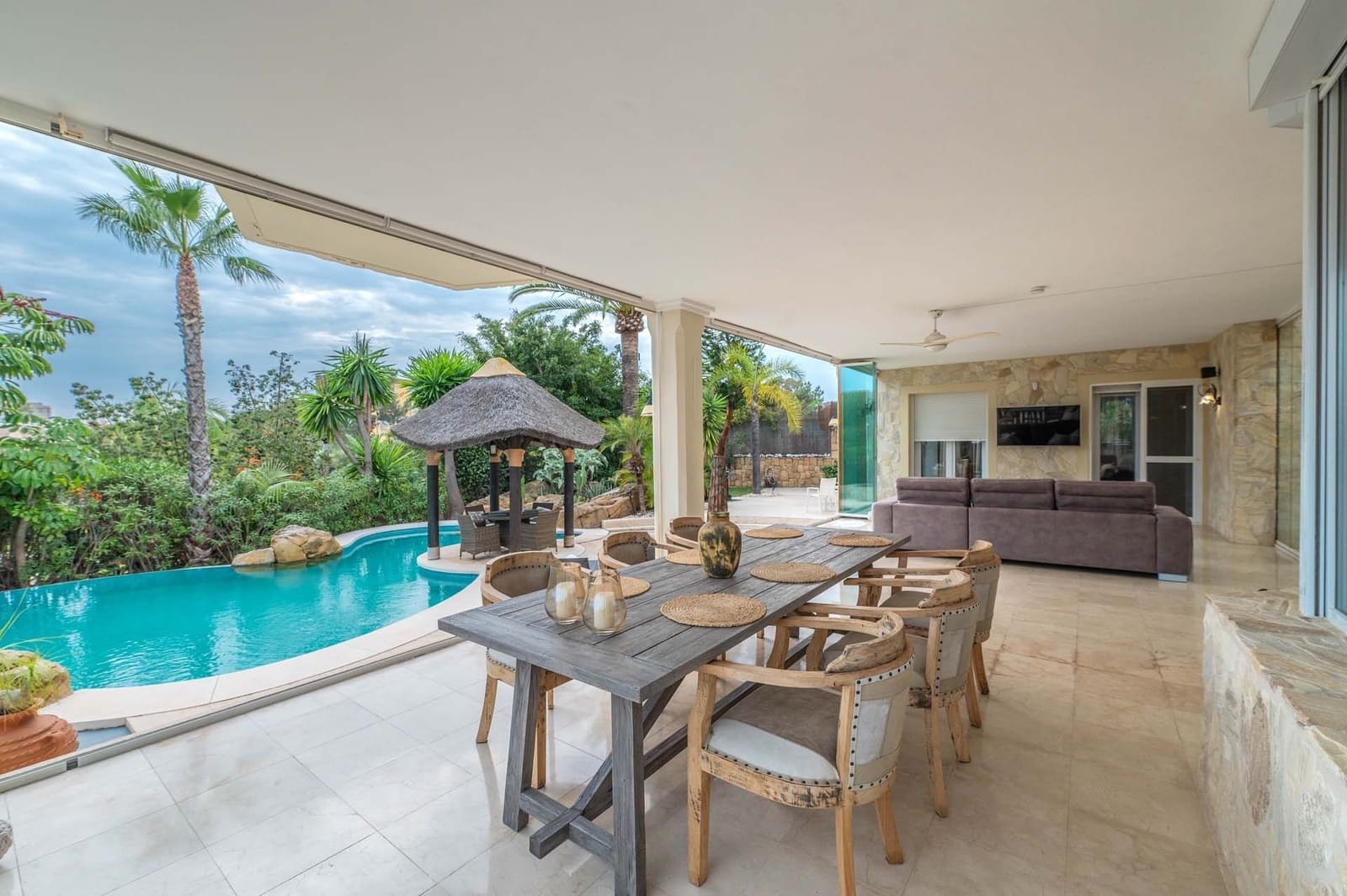 5 bedroom Villa for sale in Elviria with pool garage - € 1,990,000 (Ref: 8644844)