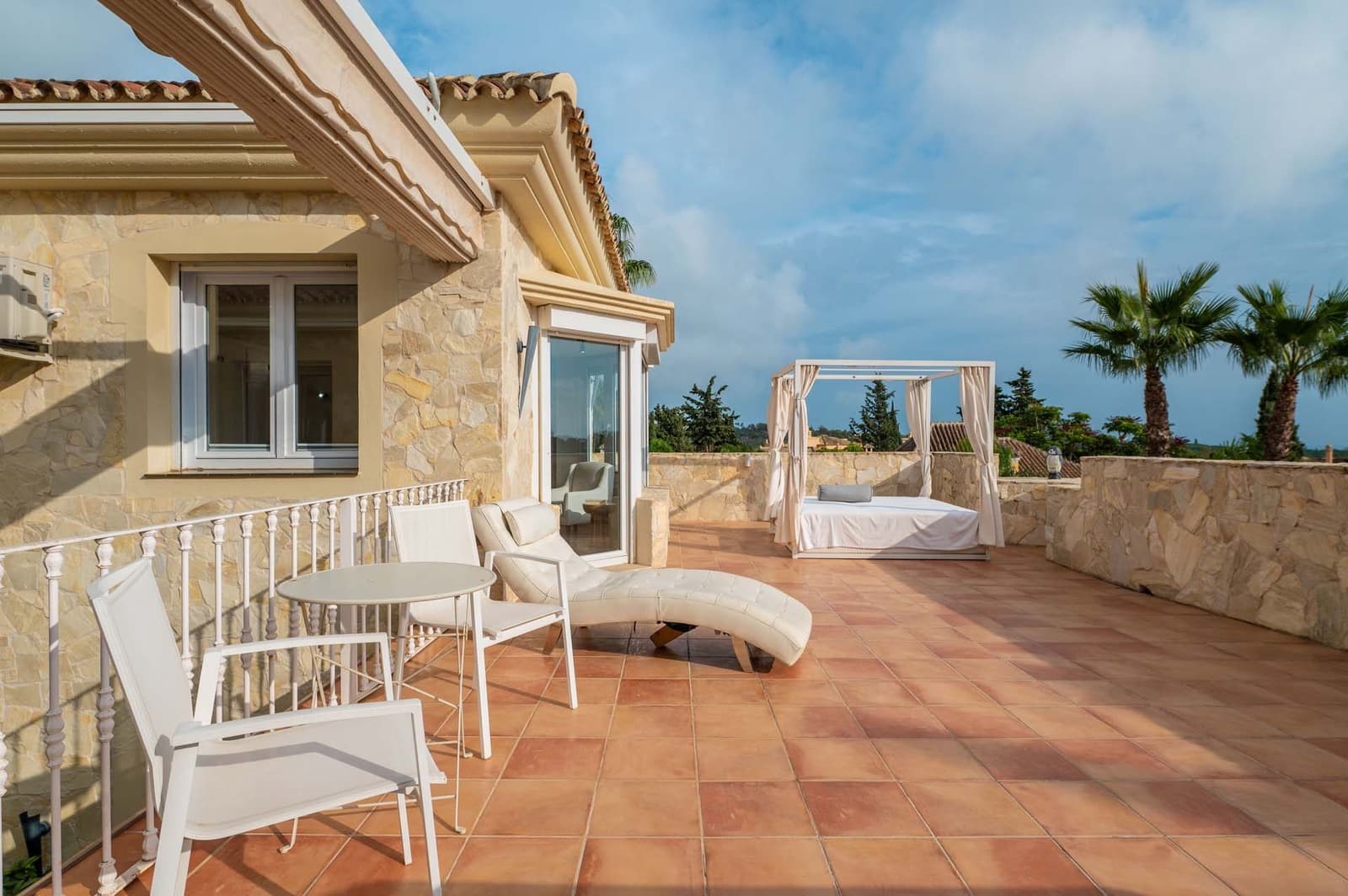 5 bedroom Villa for sale in Elviria with pool garage - € 1,990,000 (Ref: 8644844)