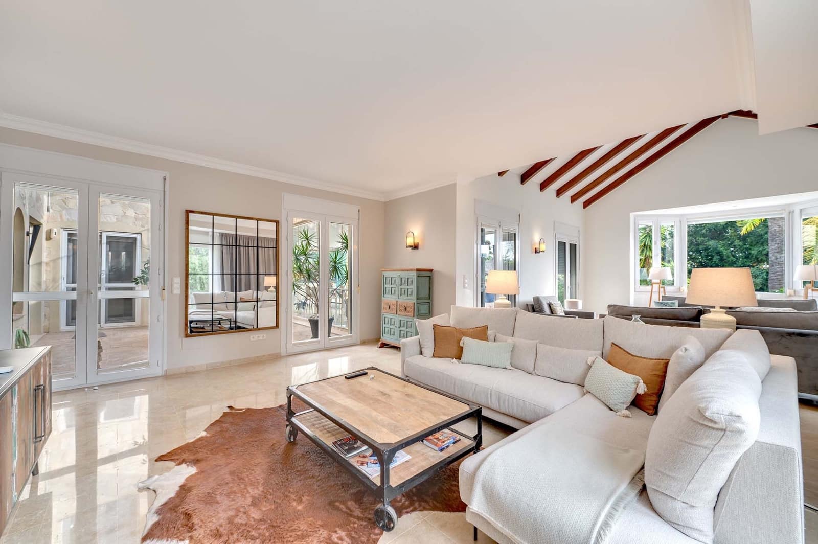 5 bedroom Villa for sale in Elviria with pool garage - € 1,990,000 (Ref: 8644844)