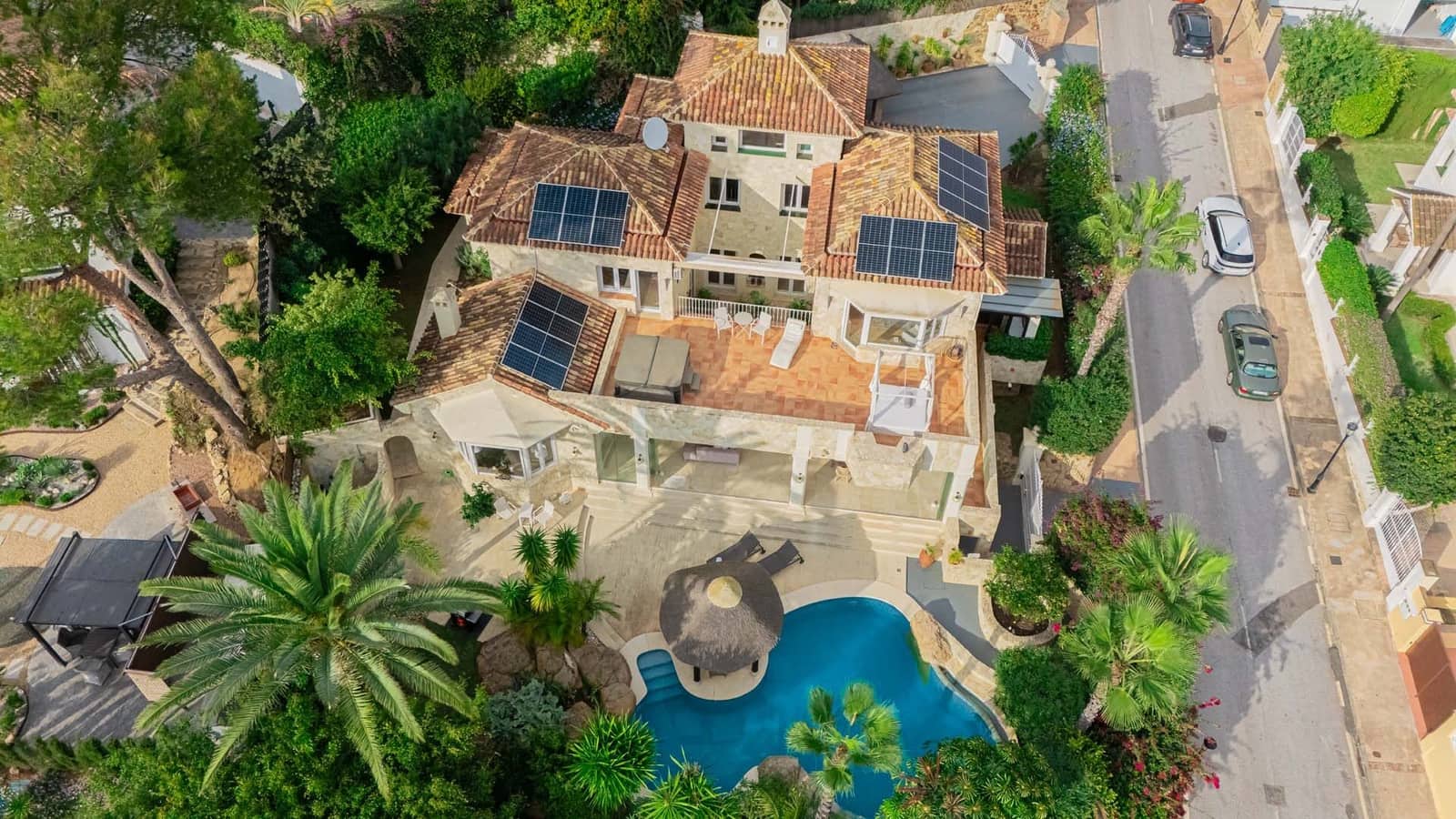 5 bedroom Villa for sale in Elviria with pool garage - € 1,990,000 (Ref: 8644844)