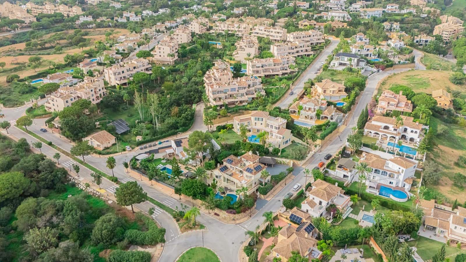 5 bedroom Villa for sale in Elviria with pool garage - € 1,990,000 (Ref: 8644844)