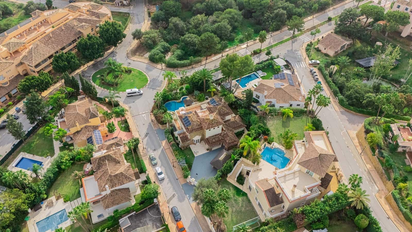 5 bedroom Villa for sale in Elviria with pool garage - € 1,990,000 (Ref: 8644844)