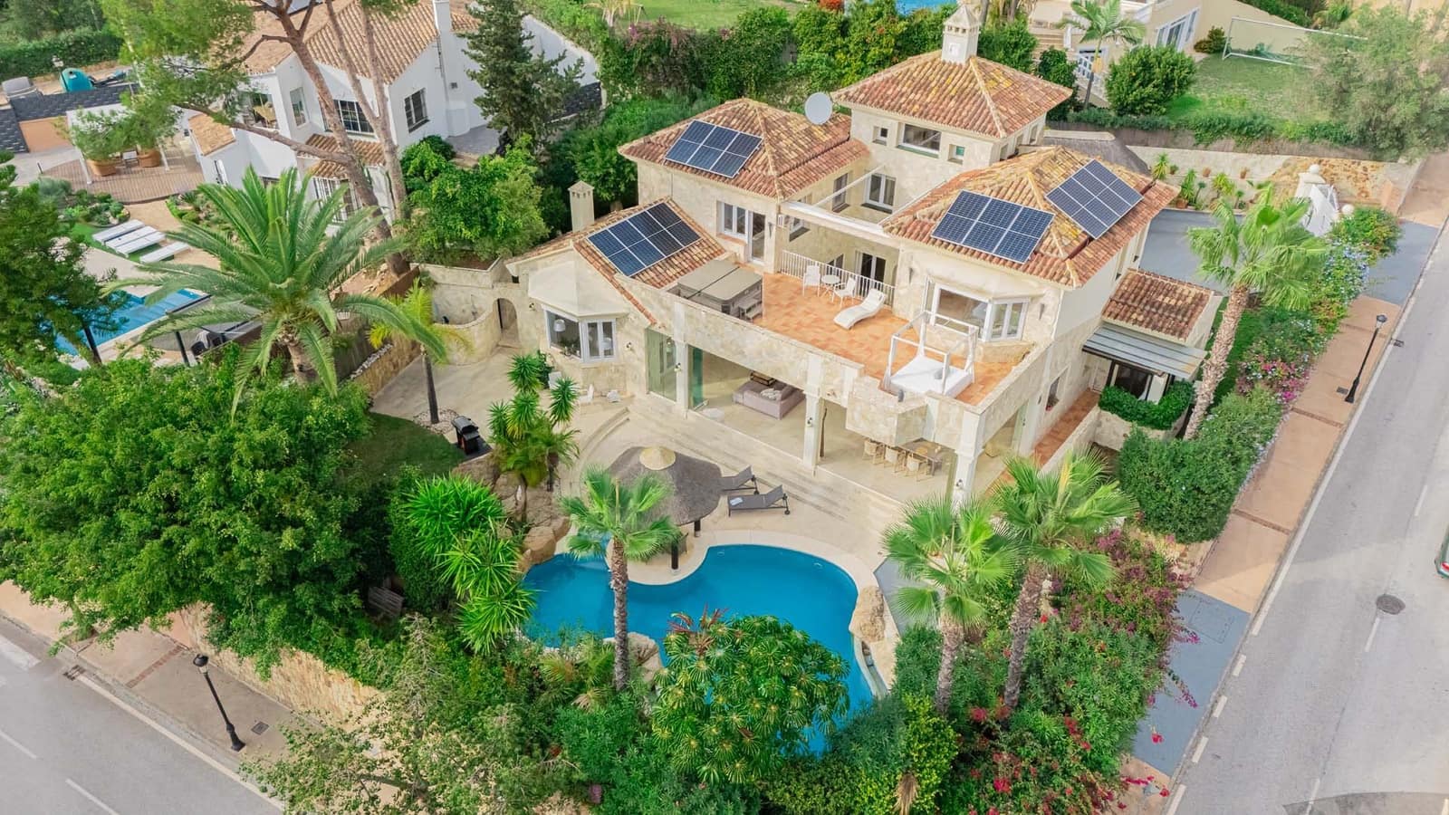5 bedroom Villa for sale in Elviria with pool garage - € 1,990,000 (Ref: 8644844)