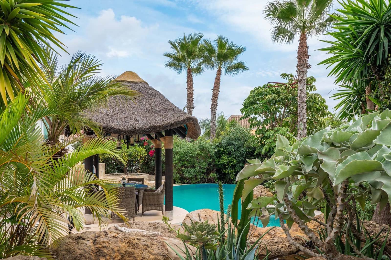 5 bedroom Villa for sale in Elviria with pool garage - € 1,990,000 (Ref: 8644844)