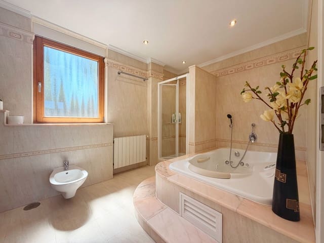 8 soverom Villa til salgs i Elviria, Marbella med svømmebasseng garasje - € 1 680 000 (Ref: 8658361)