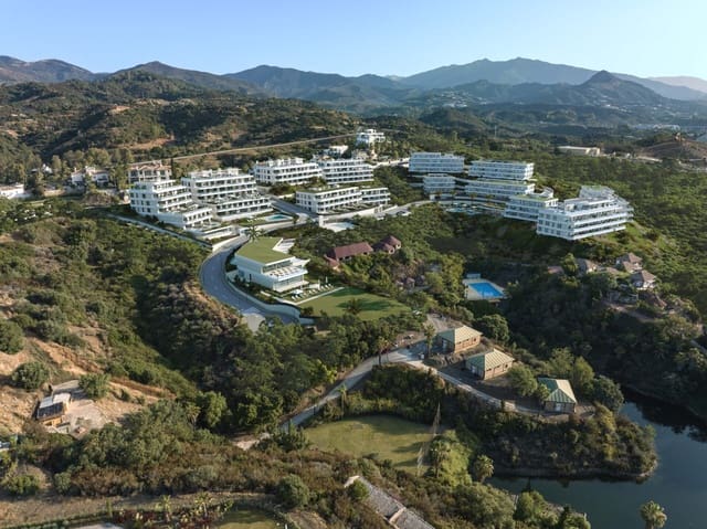 2 bedroom Apartment for sale in Selwo, Estepona with pool garage - € 562,000 (Ref: 8668113)