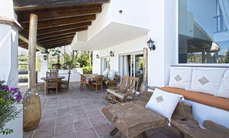 5 bedroom Villa for sale in Nueva Andalucia with pool - € 2,995,000 (Ref: 8668114)