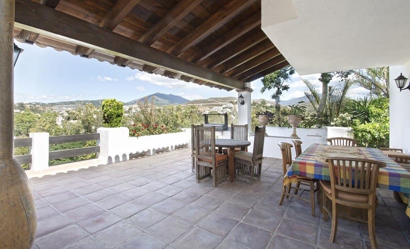 5 bedroom Villa for sale in Nueva Andalucia with pool - € 2,995,000 (Ref: 8668114)