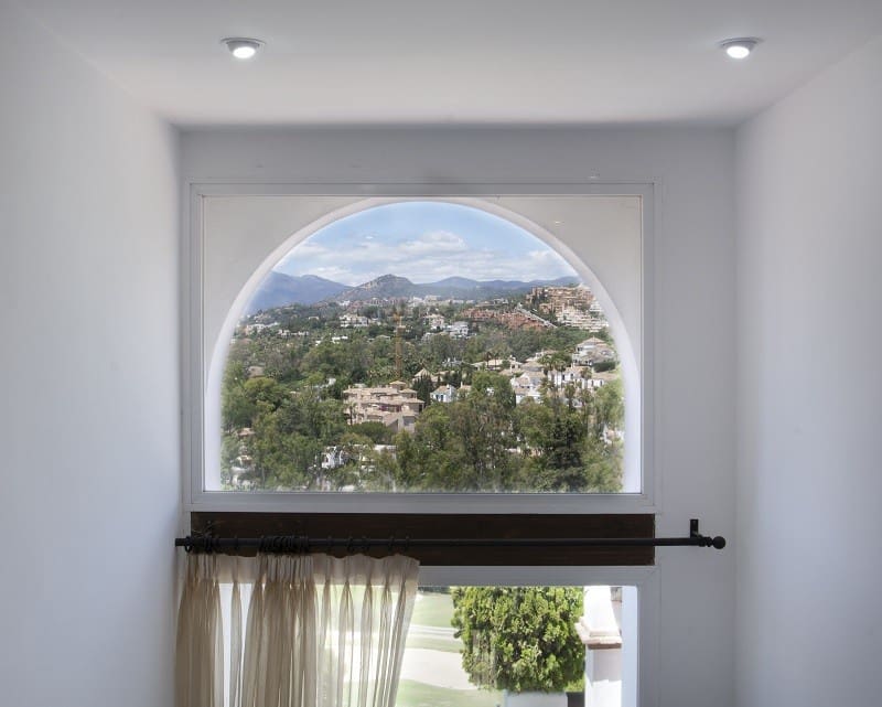 5 bedroom Villa for sale in Nueva Andalucia with pool - € 2,995,000 (Ref: 8668114)