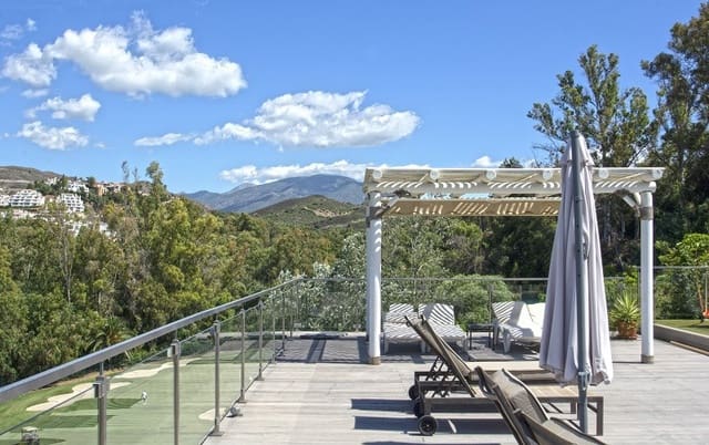 5 bedroom Villa for sale in Nueva Andalucia, Marbella with pool - € 2,995,000 (Ref: 8668114)