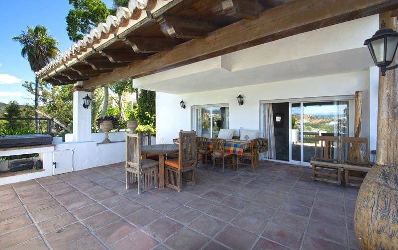 5 bedroom Villa for sale in Nueva Andalucia with pool - € 2,995,000 (Ref: 8668114)