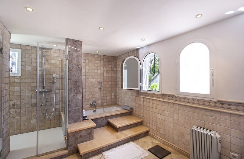 5 bedroom Villa for sale in Nueva Andalucia with pool - € 2,995,000 (Ref: 8668114)