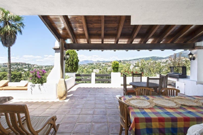 5 bedroom Villa for sale in Nueva Andalucia with pool - € 2,995,000 (Ref: 8668114)