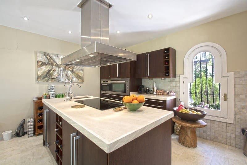 5 bedroom Villa for sale in Nueva Andalucia with pool - € 2,995,000 (Ref: 8668114)