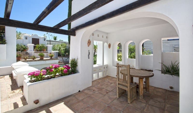 5 bedroom Villa for sale in Nueva Andalucia with pool - € 2,995,000 (Ref: 8668114)