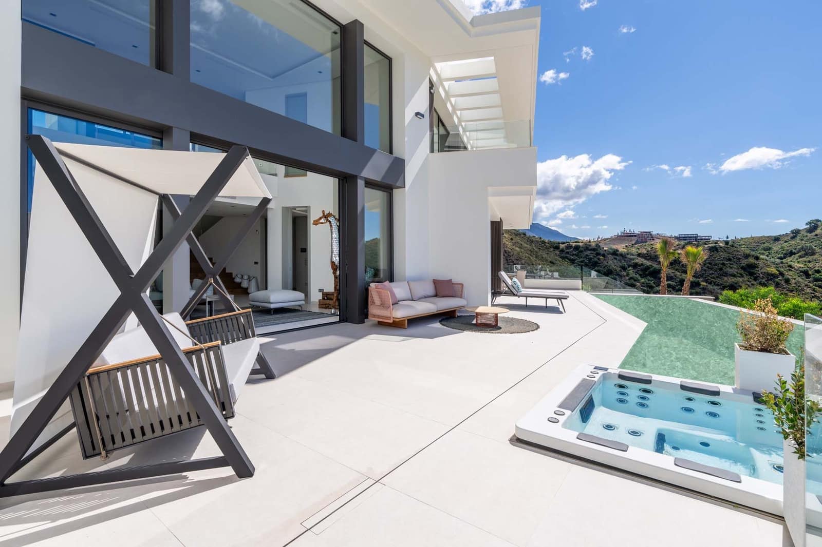 6 bedroom Villa for sale in Benahavis with pool garage - € 5,250,000 (Ref: 8677707)