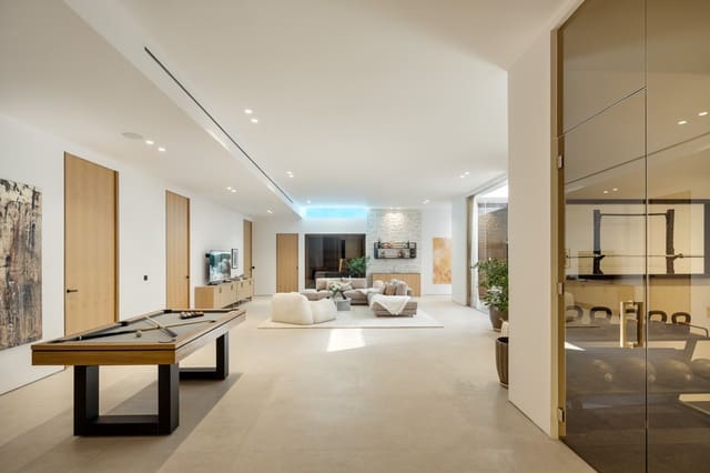 6 bedroom Villa for sale in Nueva Andalucia, Marbella with pool - € 10,950,000 (Ref: 8682112)