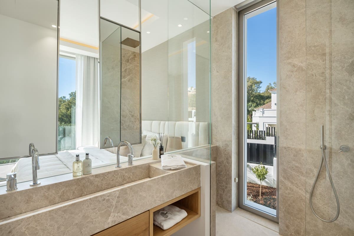 6 bedroom Villa for sale in Nueva Andalucia with pool - € 10,950,000 (Ref: 8682112)