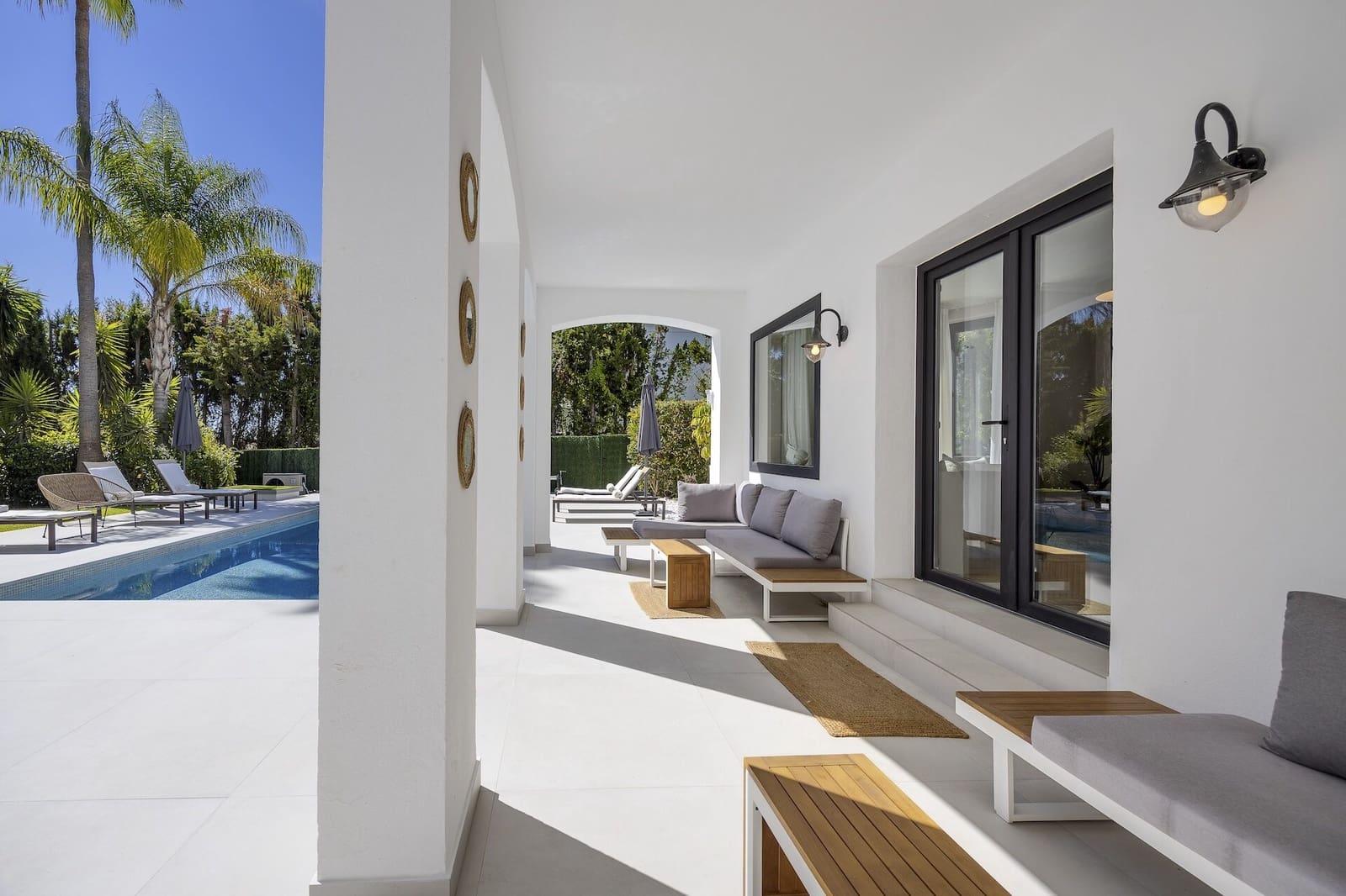 5 bedroom Villa for sale in Benahavis with pool - € 1,998,000 (Ref: 8691374)