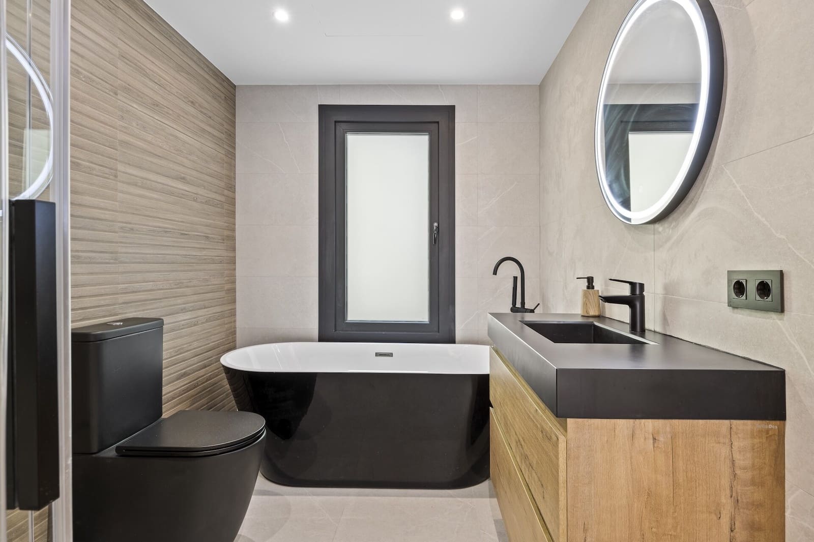 5 bedroom Villa for sale in Benahavis with pool - € 1,998,000 (Ref: 8691374)