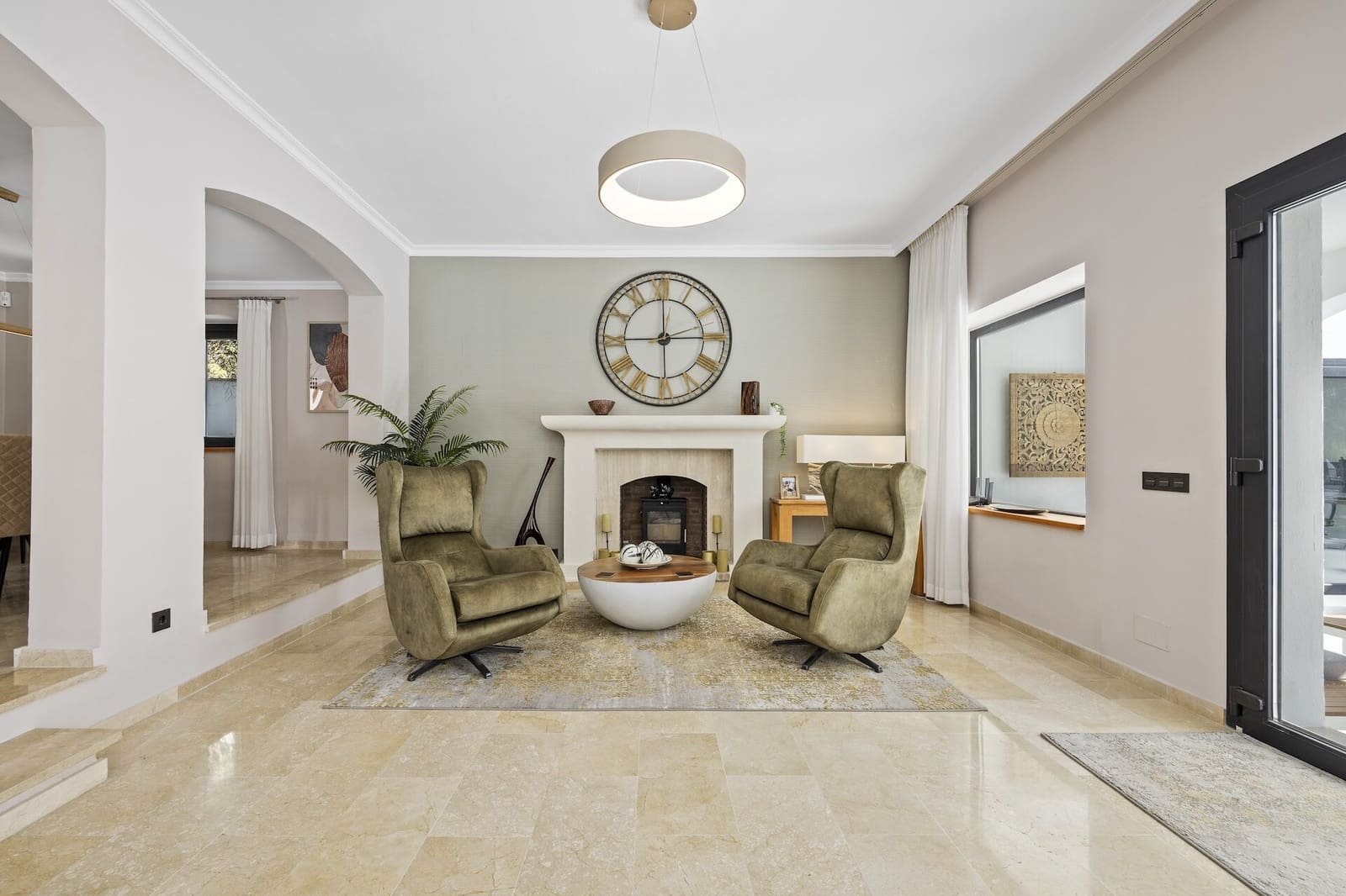 5 bedroom Villa for sale in Benahavis with pool - € 1,998,000 (Ref: 8691374)