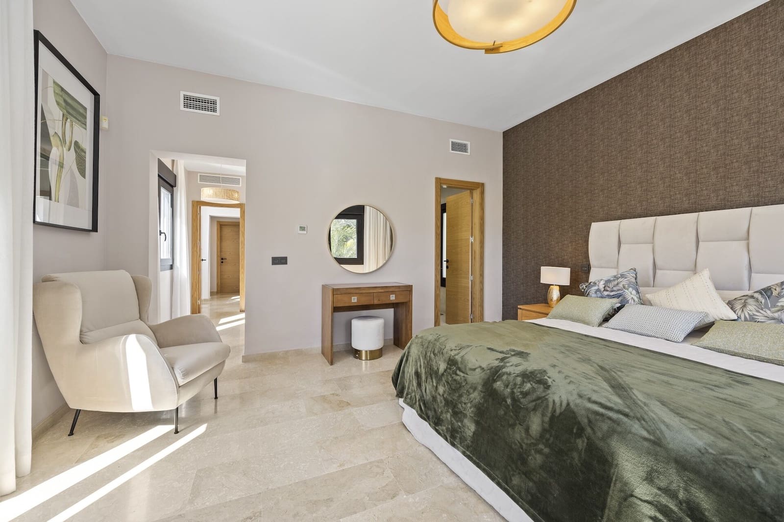 5 bedroom Villa for sale in Benahavis with pool - € 1,998,000 (Ref: 8691374)