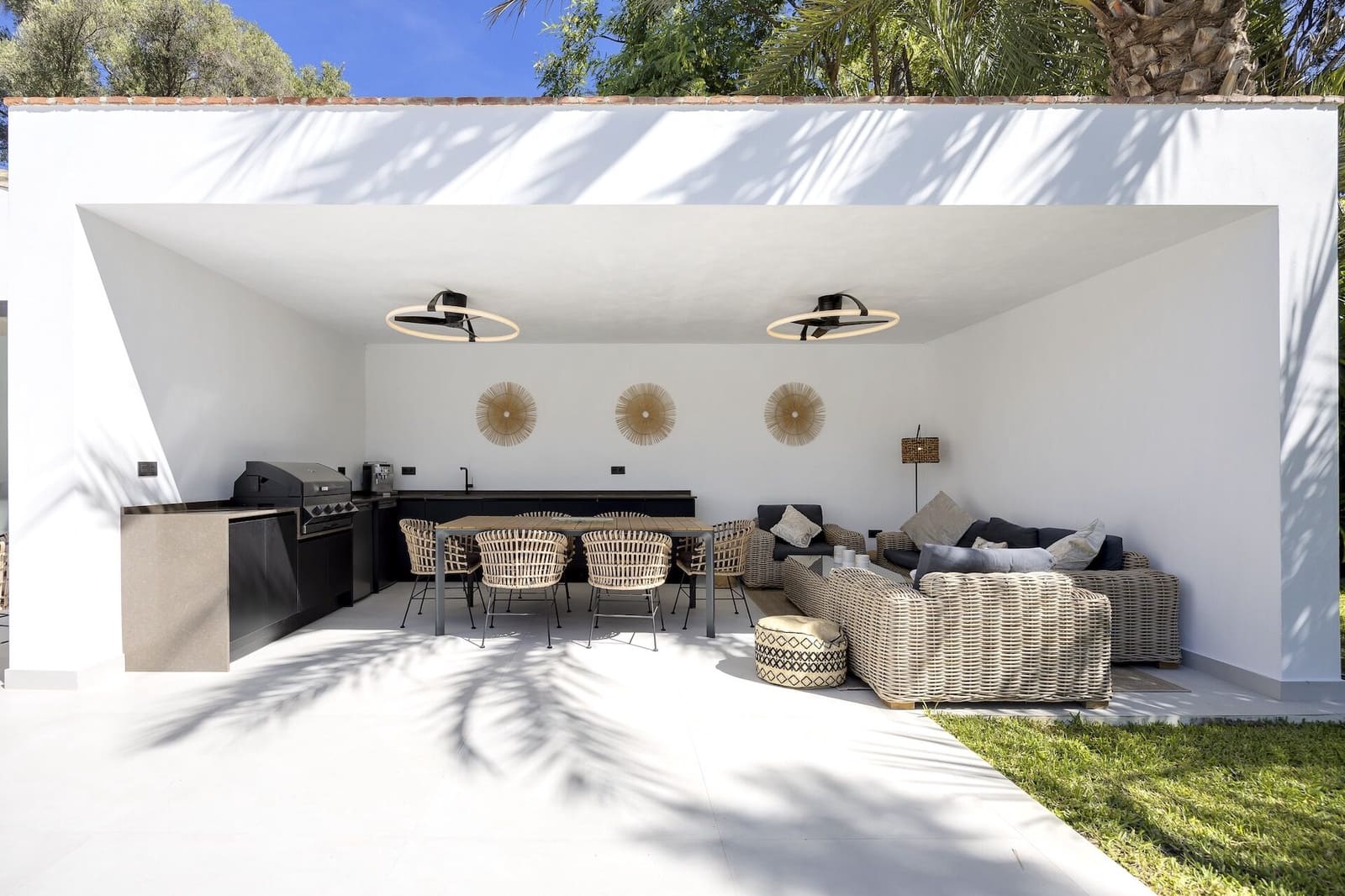 5 bedroom Villa for sale in Benahavis with pool - € 1,998,000 (Ref: 8691374)