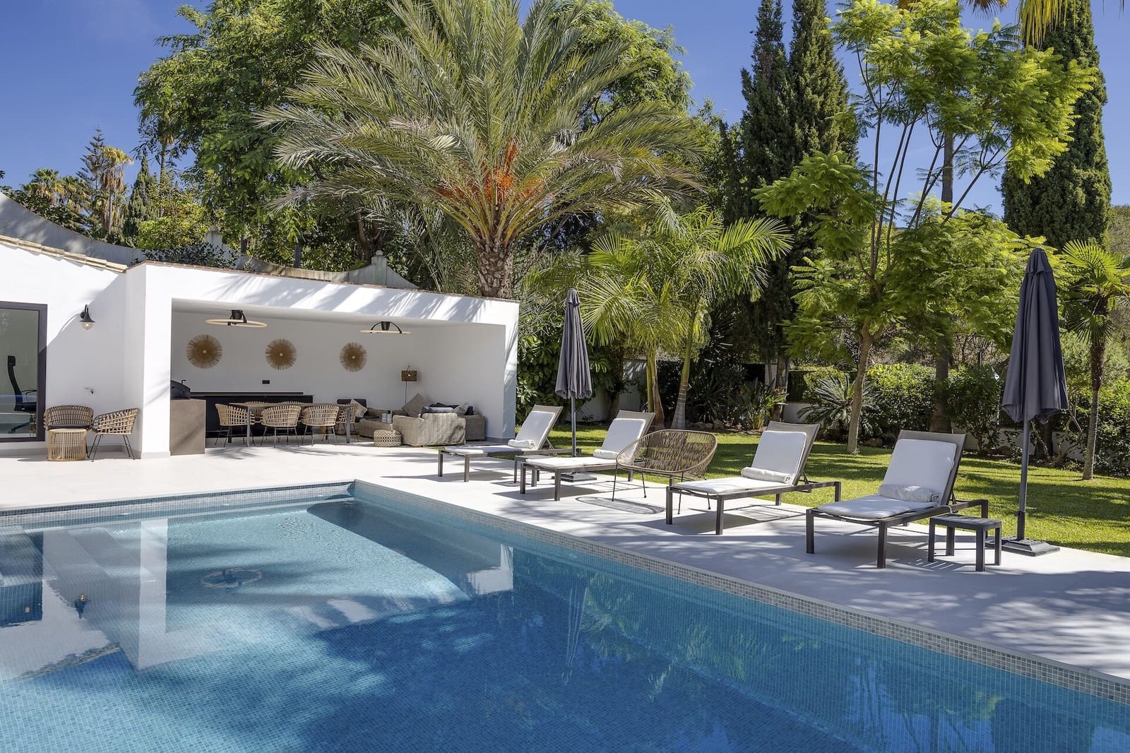5 bedroom Villa for sale in Benahavis with pool - € 1,998,000 (Ref: 8691374)