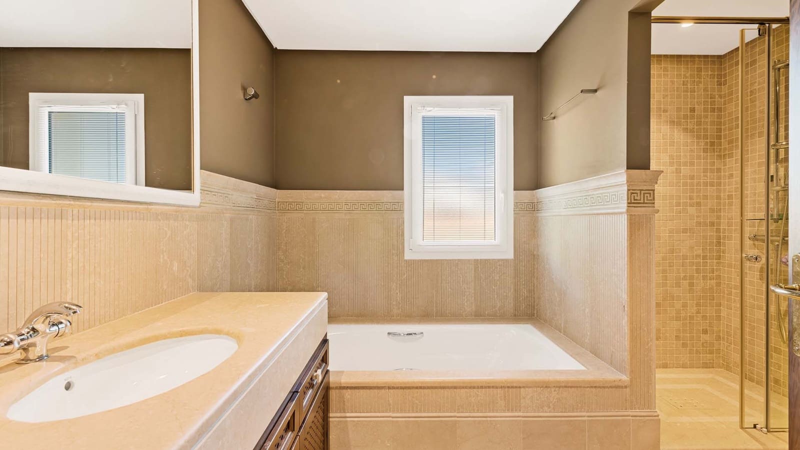 5 quarto Moradia para venda em Benahavis com piscina garagem - 2 995 000 € (Ref: 8696338)