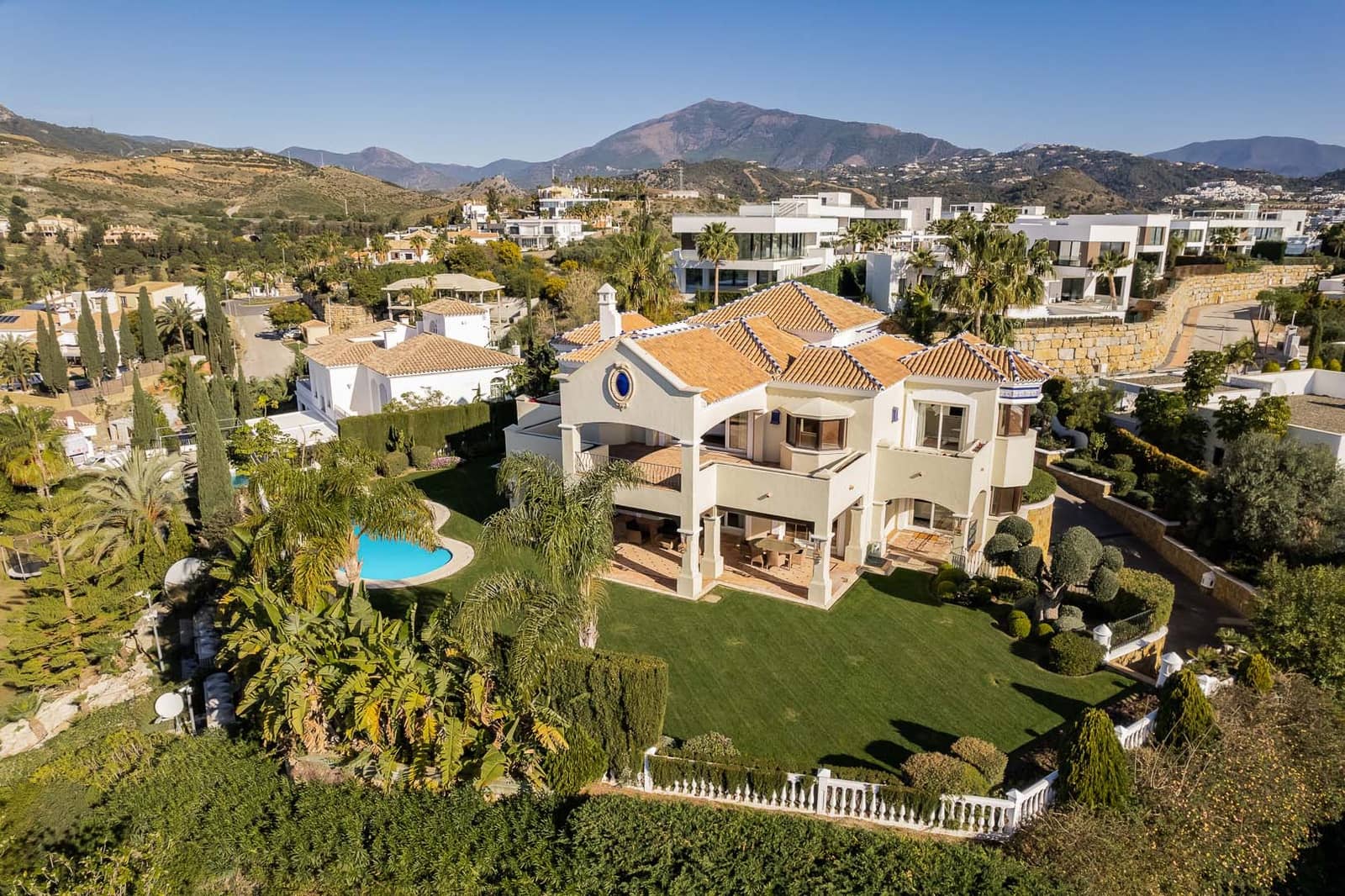 5 quarto Moradia para venda em Benahavis com piscina garagem - 2 995 000 € (Ref: 8696338)