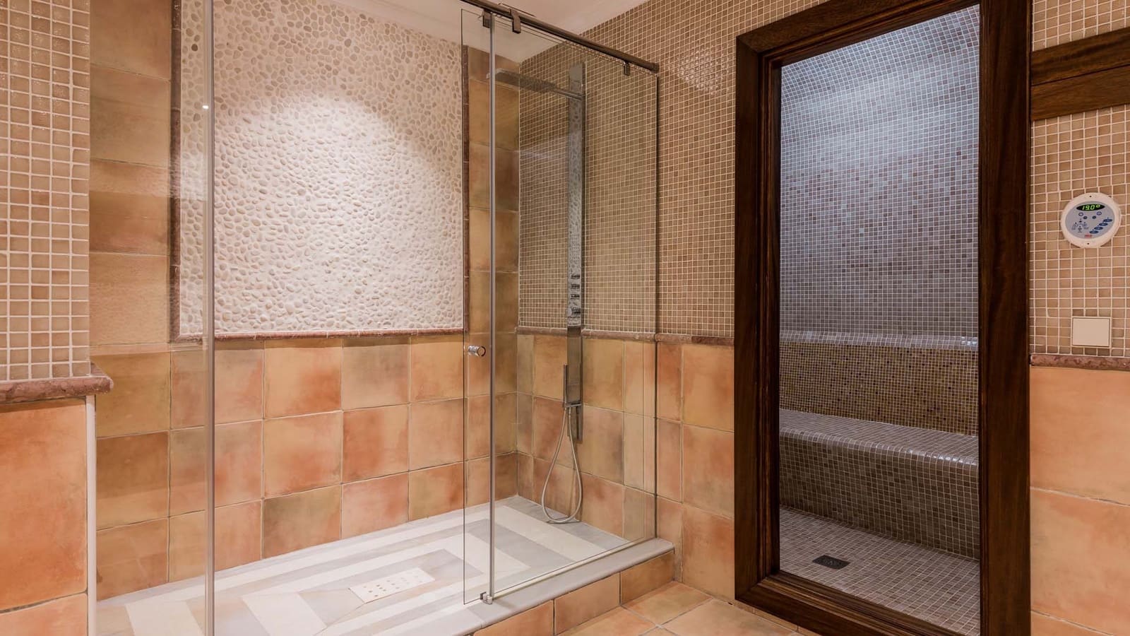 5 quarto Moradia para venda em Benahavis com piscina garagem - 2 995 000 € (Ref: 8696338)