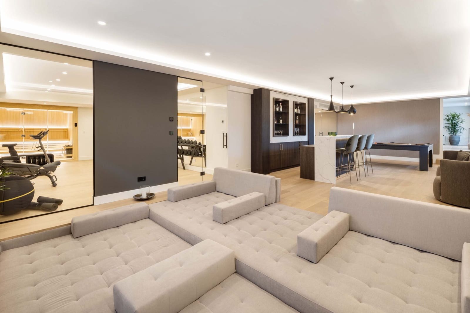 5 bedroom Villa for sale in Nueva Andalucia with pool - € 6,250,000 (Ref: 8697926)