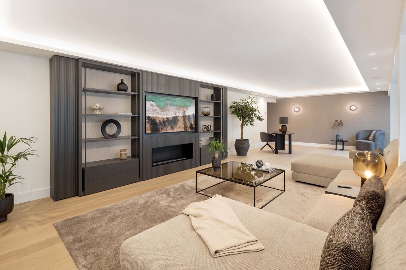 5 bedroom Villa for sale in Nueva Andalucia with pool - € 6,250,000 (Ref: 8697926)