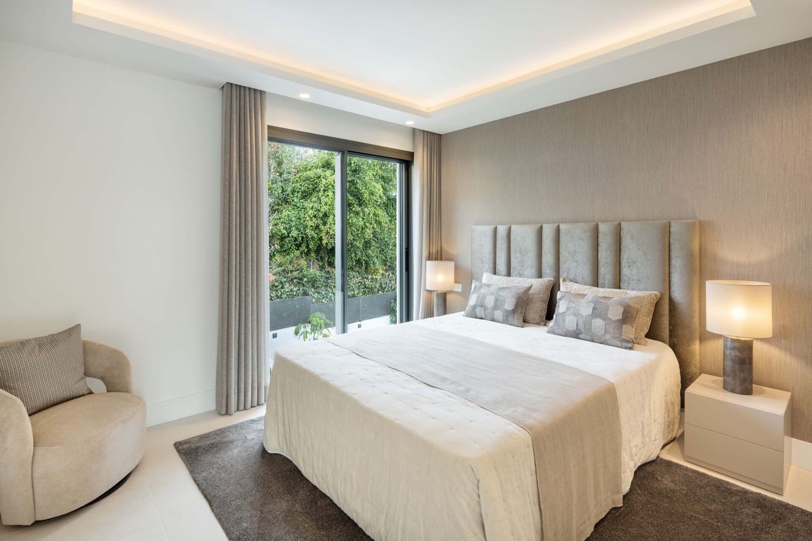 5 bedroom Villa for sale in Nueva Andalucia with pool - € 6,250,000 (Ref: 8697926)