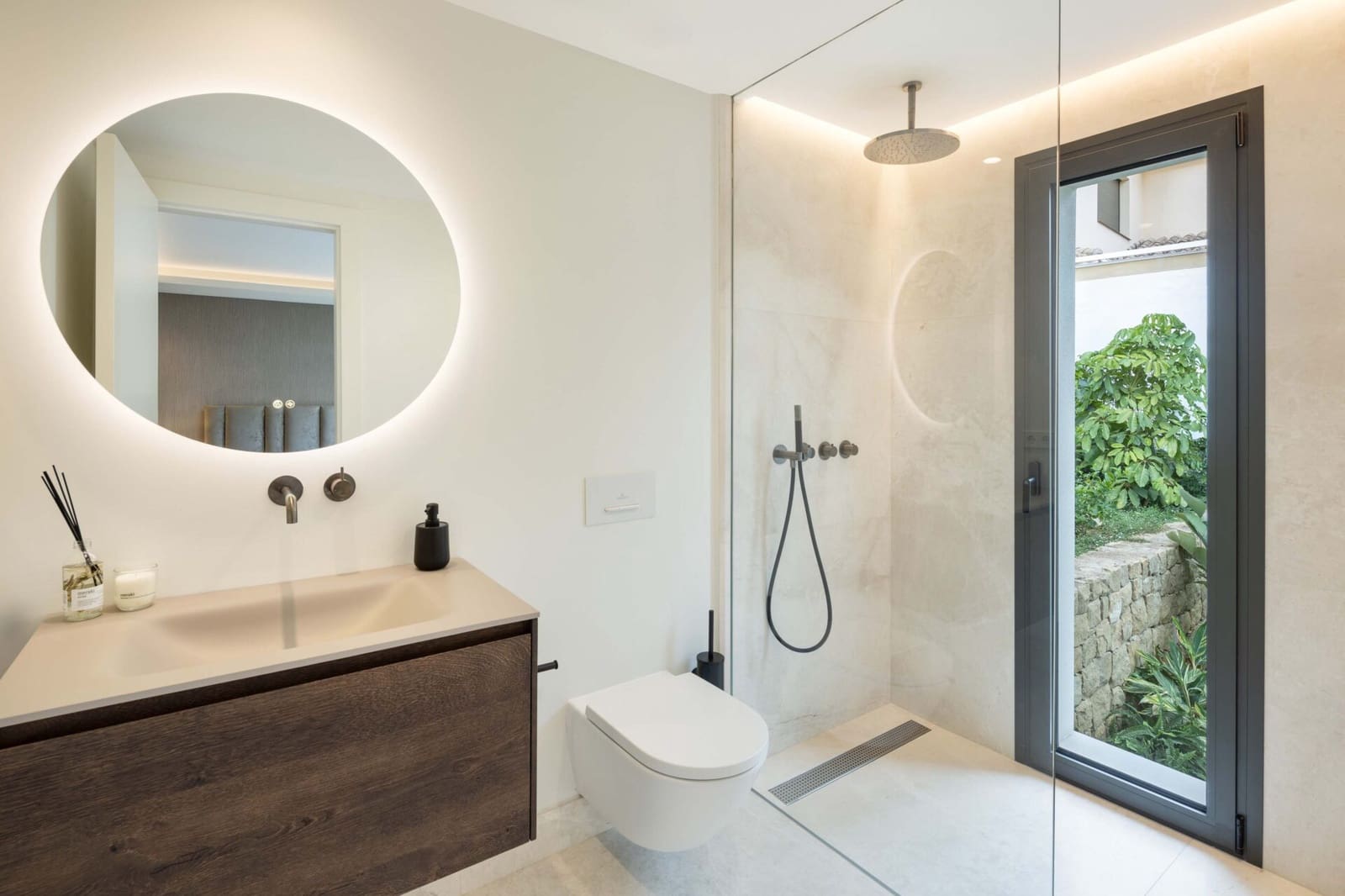 5 bedroom Villa for sale in Nueva Andalucia with pool - € 6,250,000 (Ref: 8697926)