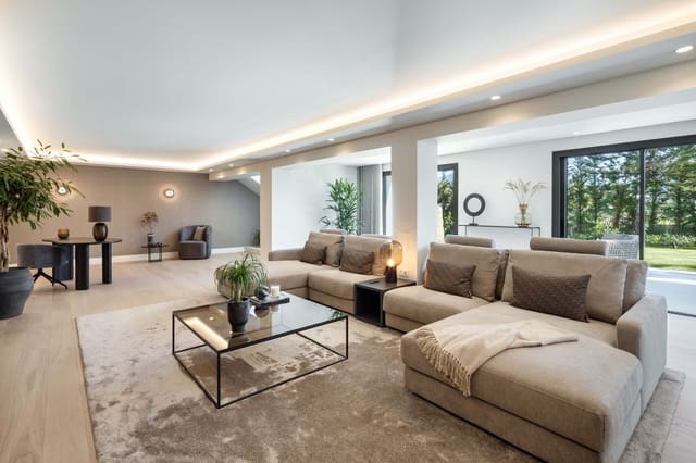 5 bedroom Villa for sale in Nueva Andalucia, Marbella with pool - € 5,950,000 (Ref: 8697926)