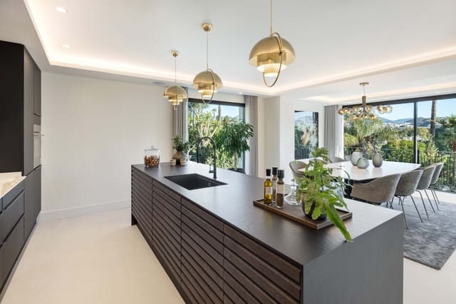 5 bedroom Villa for sale in Nueva Andalucia, Marbella with pool - € 5,950,000 (Ref: 8697926)