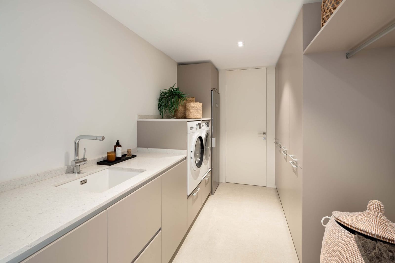 6 bedroom Villa for sale in La Quinta with pool garage - € 7,895,000 (Ref: 8699560)