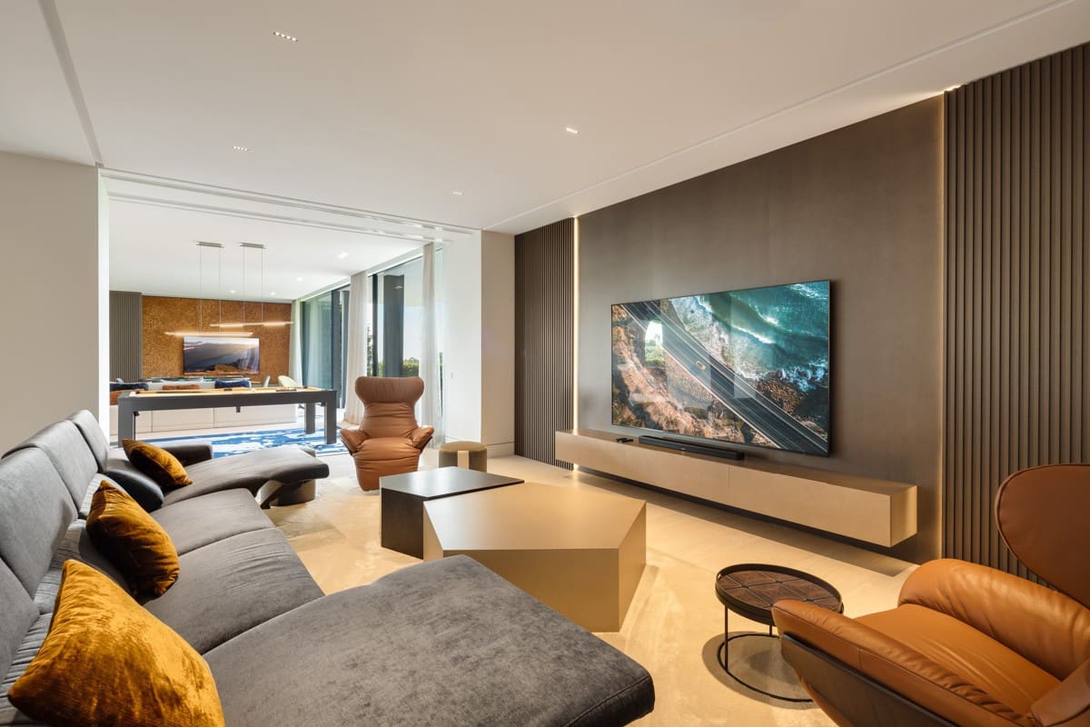 6 bedroom Villa for sale in La Quinta with pool garage - € 13,800,000 (Ref: 8729474)