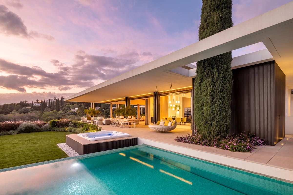 6 bedroom Villa for sale in La Quinta with pool garage - € 13,800,000 (Ref: 8729474)