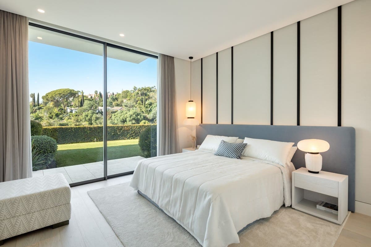 6 bedroom Villa for sale in La Quinta with pool garage - € 13,800,000 (Ref: 8729474)