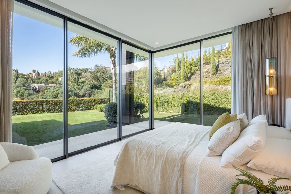 6 bedroom Villa for sale in La Quinta with pool garage - € 13,800,000 (Ref: 8729474)