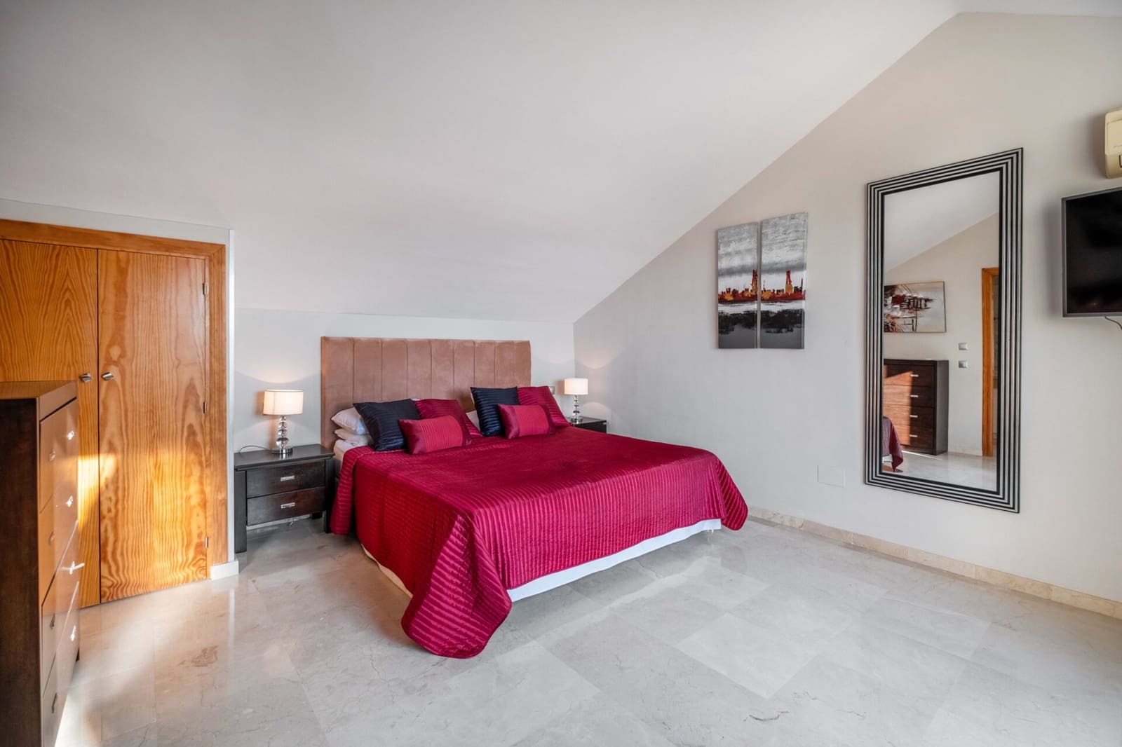 3 bedroom Penthouse for sale in Nueva Andalucia with pool - € 495,000 (Ref: 8770085)