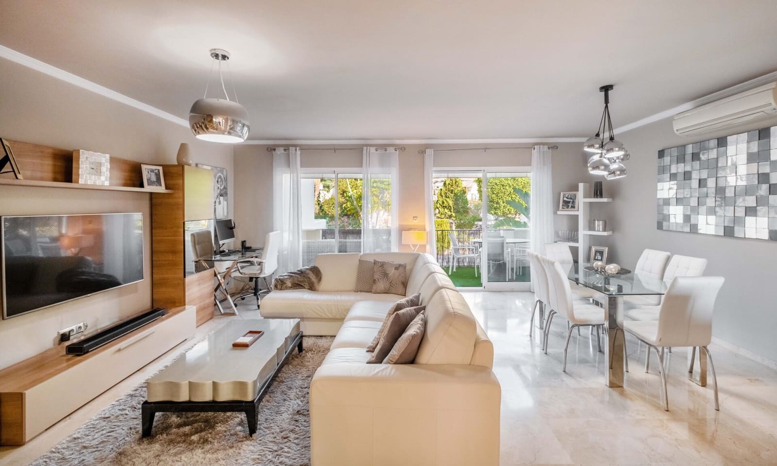 3 bedroom Penthouse for sale in Nueva Andalucia with pool - € 495,000 (Ref: 8770085)