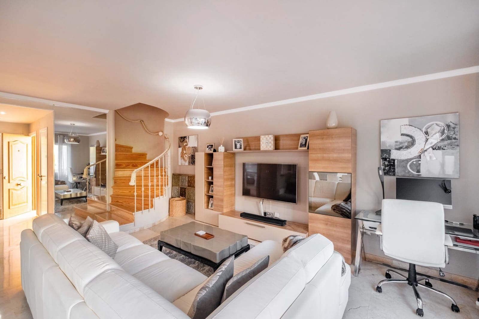 3 bedroom Penthouse for sale in Nueva Andalucia with pool - € 495,000 (Ref: 8770085)