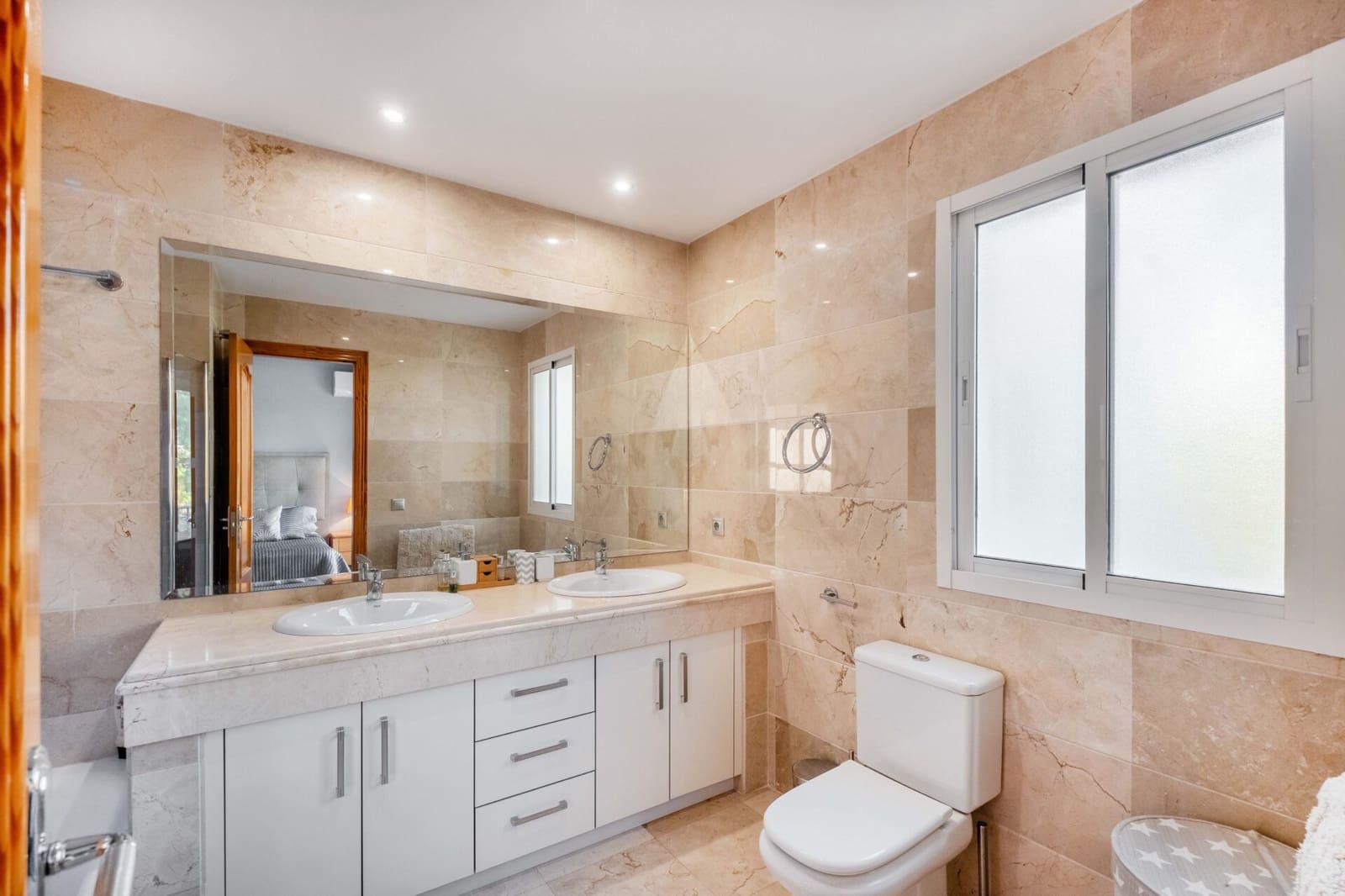 3 bedroom Penthouse for sale in Nueva Andalucia with pool - € 495,000 (Ref: 8770085)